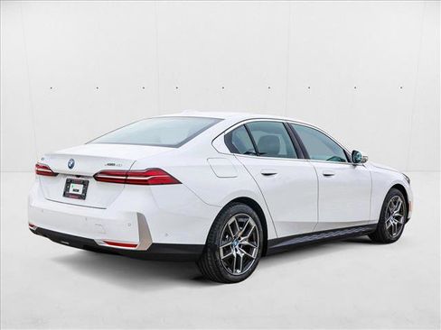 Used 2025 BMW i5 xDrive40 w/ Premium Package image 5