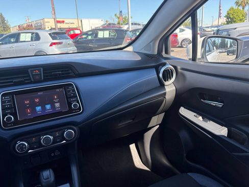 Used 2025 Nissan Versa SV FWD image 33
