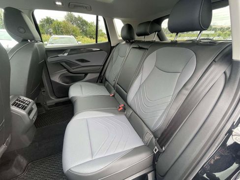 Certified 2026 Volkswagen Tiguan SE w/ Panoramic Sunroof Package FWD image 13