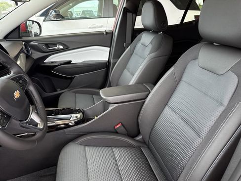 New 2026 Chevrolet Trax LT w/ Driver Confidence Package FWD image 4