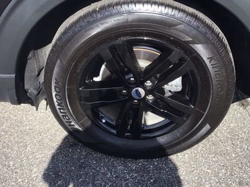 Used 2024 Ford Explorer XLT w/ Equipment Group 202A image 12