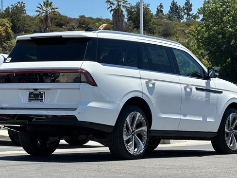 New 2026 Lincoln Navigator Black Label AWD/4WD image 3