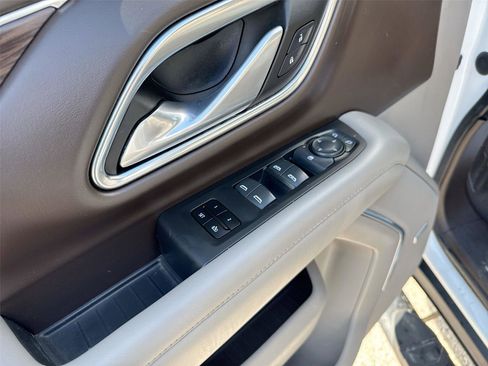 Used 2021 Chevrolet Tahoe Z71 image 3