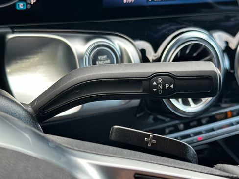 Certified 2025 Mercedes-Benz GLB 250 4MATIC image 21