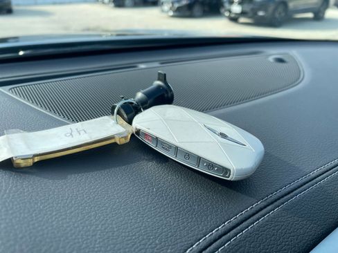 Used 2024 Genesis G70 2.5T image 22