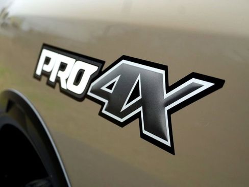 Used 2020 Nissan Titan PRO-4X w/ Pro-4x Convenience Package image 11