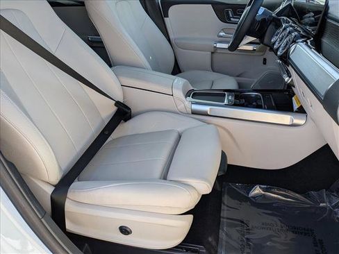 Certified 2025 Mercedes-Benz GLB 250 image 21