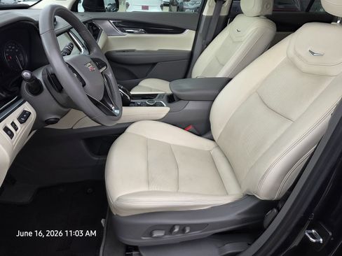 Used 2023 Cadillac XT6 Premium Luxury w/ Technology Package FWD image 11