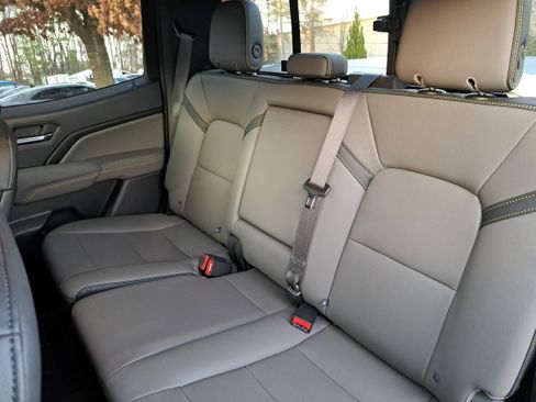 Used 2025 Chevrolet Colorado ZR2 w/ Technology Package image 14