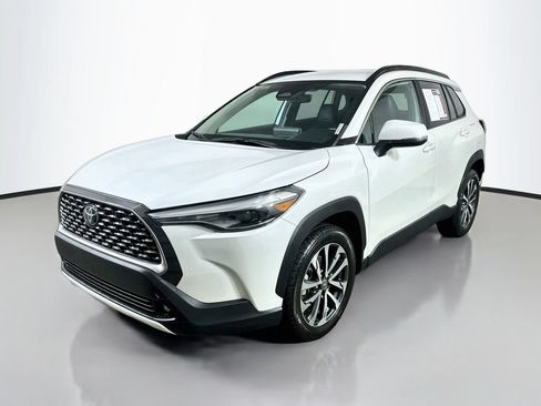 Used 2023 Toyota Corolla Cross XLE FWD image 3