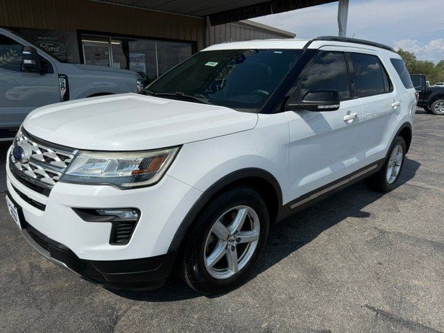Used 2018 Ford Explorer XLT w/ Equipment Group 201A FWD image 2