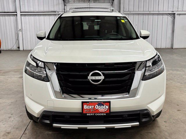 Used 2023 Nissan Pathfinder Platinum FWD image 2