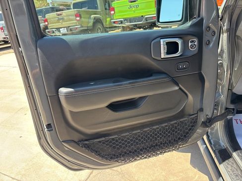 Used 2020 Jeep Gladiator Rubicon w/ Uconnect 4C Nav & Sound Group image 13
