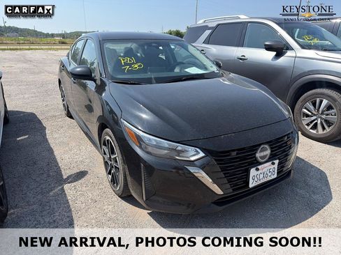 Used 2025 Nissan Sentra SR FWD image 1