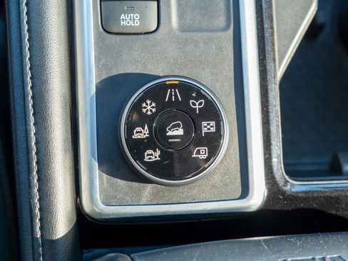 Used 2022 Nissan Pathfinder SV image 22