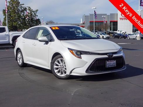 Certified 2022 Toyota Corolla XLE image 2