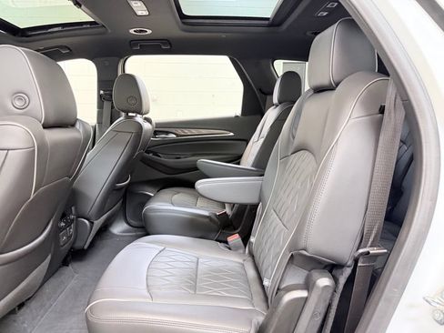 Used 2024 Buick Enclave Avenir AWD/4WD image 23