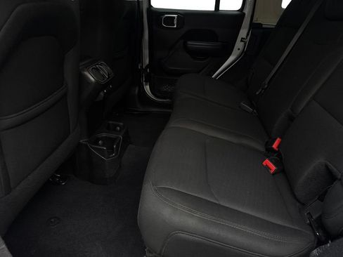 Used 2019 Jeep Wrangler Unlimited Sport S AWD/4WD image 32