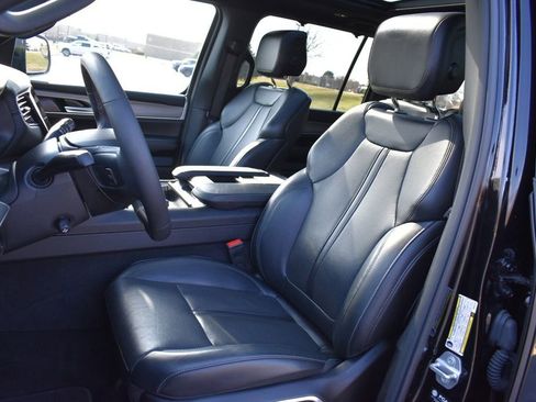 Used 2025 Jeep Wagoneer 4WD w/ Convenience Group I image 14