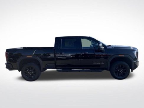 Used 2025 GMC Sierra 3500 AT4 w/ Technology Package AWD/4WD image 9