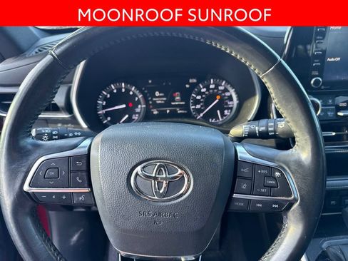 Used 2021 Toyota Highlander XSE FWD image 6