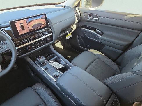 New 2026 Nissan Pathfinder SL image 12