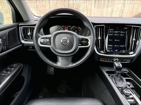 Used 2020 Volvo S60 T6 Momentum image 10
