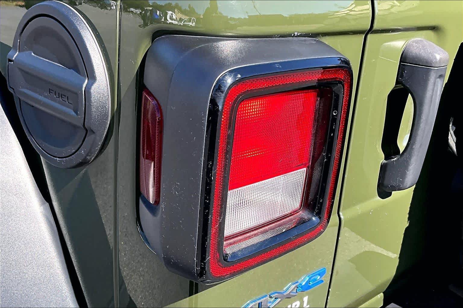 Used 2023 Jeep Wrangler Unlimited w/ Cold Weather Group AWD/4WD image 29