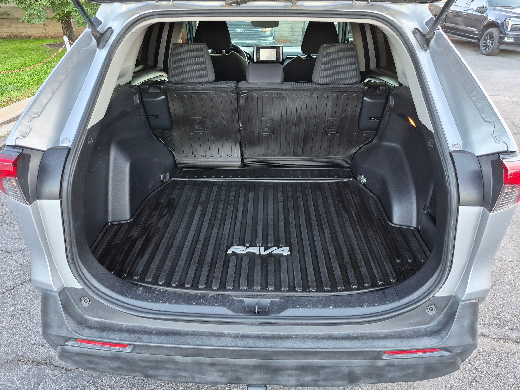Used 2019 Toyota RAV4 LE w/ All Weather Liner Package AWD/4WD image 29
