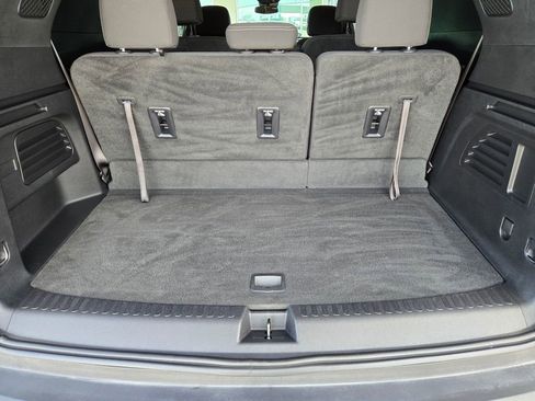 Used 2024 Chevrolet Traverse LT w/ Enhanced Driving Package FWD image 32