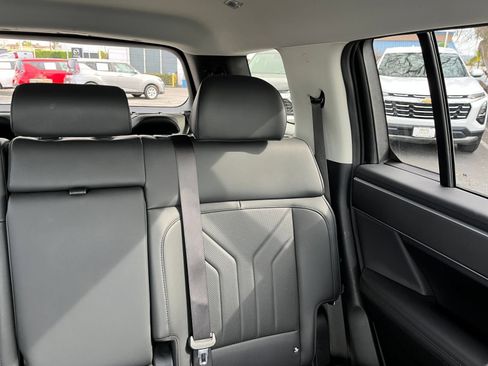 Used 2025 Hyundai Santa Fe SEL FWD image 40