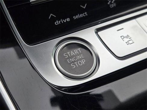 Used 2023 Audi Q8 Prestige image 33