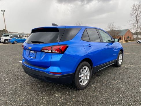 Used 2024 Chevrolet Equinox LS w/ LS Convenience Package image 3