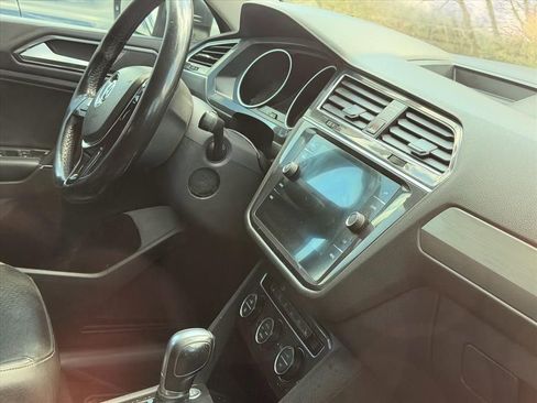 Used 2018 Volkswagen Tiguan SE image 12