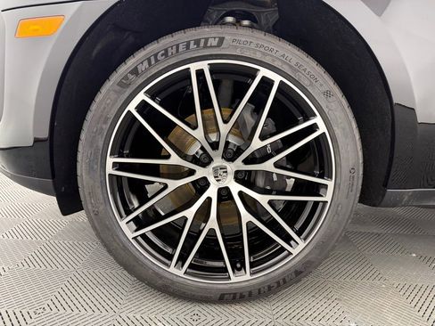 New 2026 Porsche Macan AWD/4WD image 11