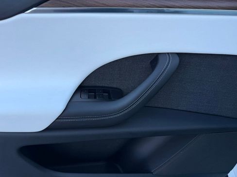 Used 2023 Tesla Model X image 22