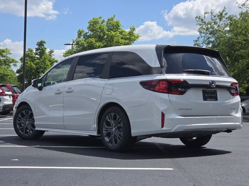 New 2026 Honda Odyssey Touring image 21