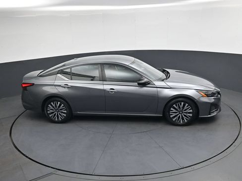 Used 2024 Nissan Altima 2.5 SV FWD image 28