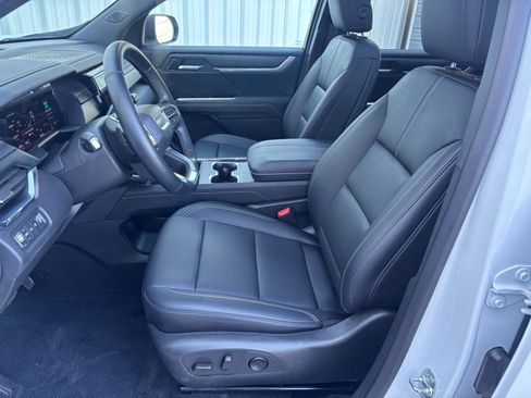 Used 2025 GMC Acadia Elevation w/ Elevation Premium Package image 17