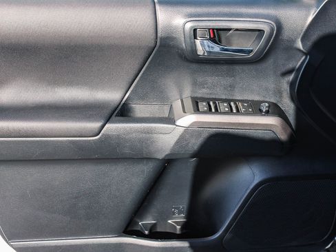 Used 2019 Toyota Tacoma TRD Off-Road image 21