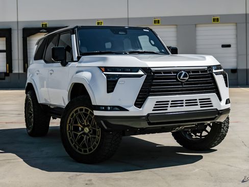 Used 2025 Lexus GX 550 w/ Accessory Package (2T) image 23