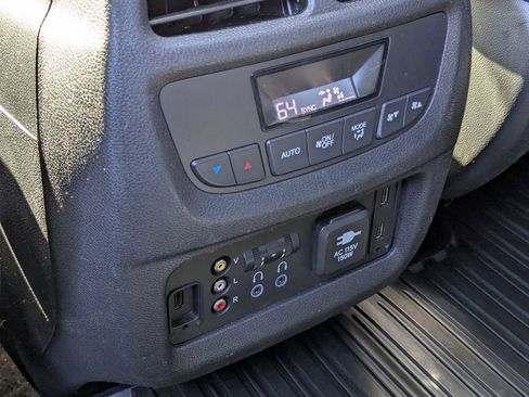Used 2018 Honda Pilot Touring image 27