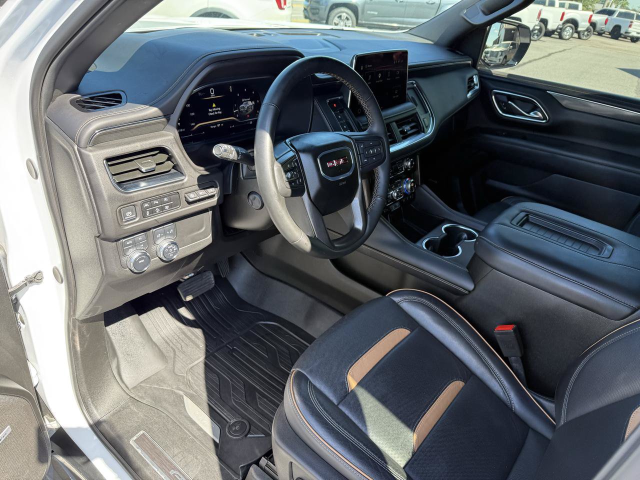 Used 2024 GMC Yukon AT4 w/ Technology Package AWD/4WD image 13