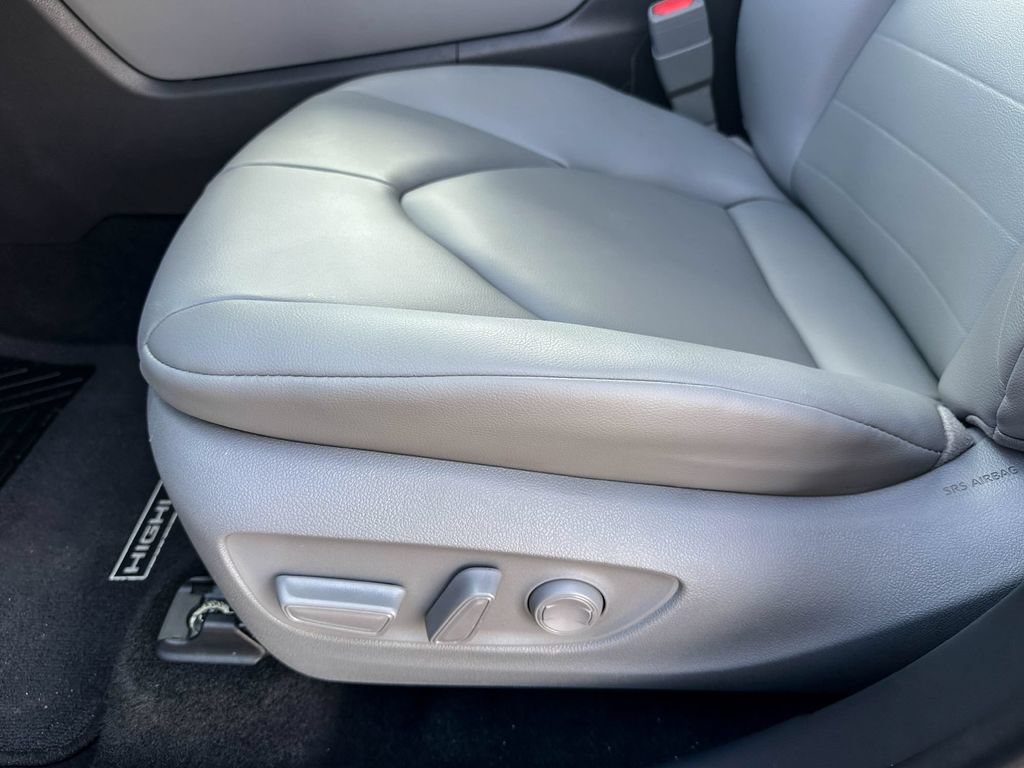 Certified 2025 Toyota Highlander XLE FWD image 15