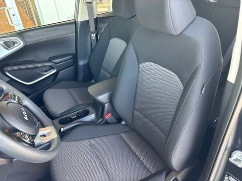 Certified 2025 Kia Soul LX FWD image 24