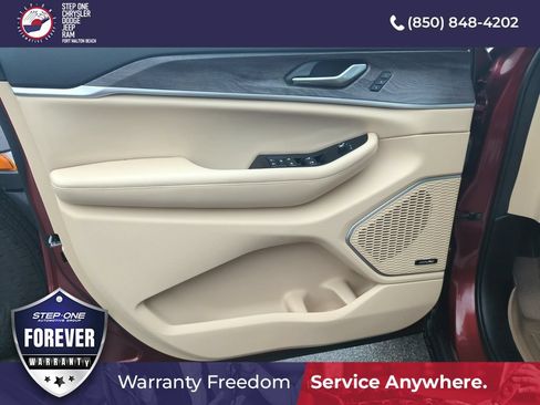 Used 2023 Jeep Grand Cherokee Limited w/ Luxury Tech Group II AWD/4WD image 17
