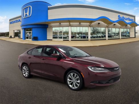 Used 2015 Chrysler 200 S w/ Comfort Group image 2