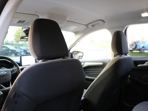 Used 2021 Ford Escape SE w/ SE Sport Appearance Package image 18