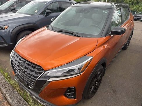 Used 2024 Nissan Kicks SR w/ SR Premium Package FWD image 4