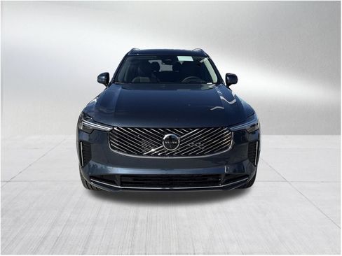 New 2026 Volvo XC90 B5 Ultra image 2